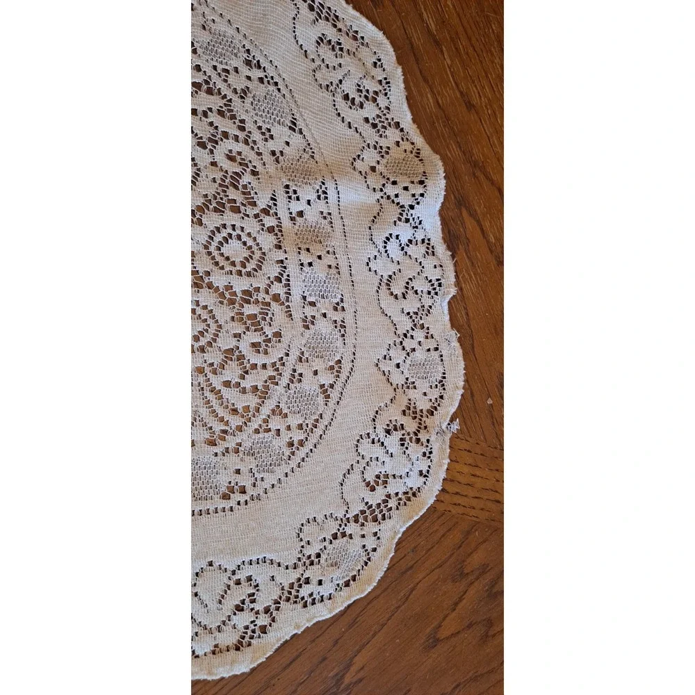 12‎ Quaker Lace oval placemats cotton poly blend